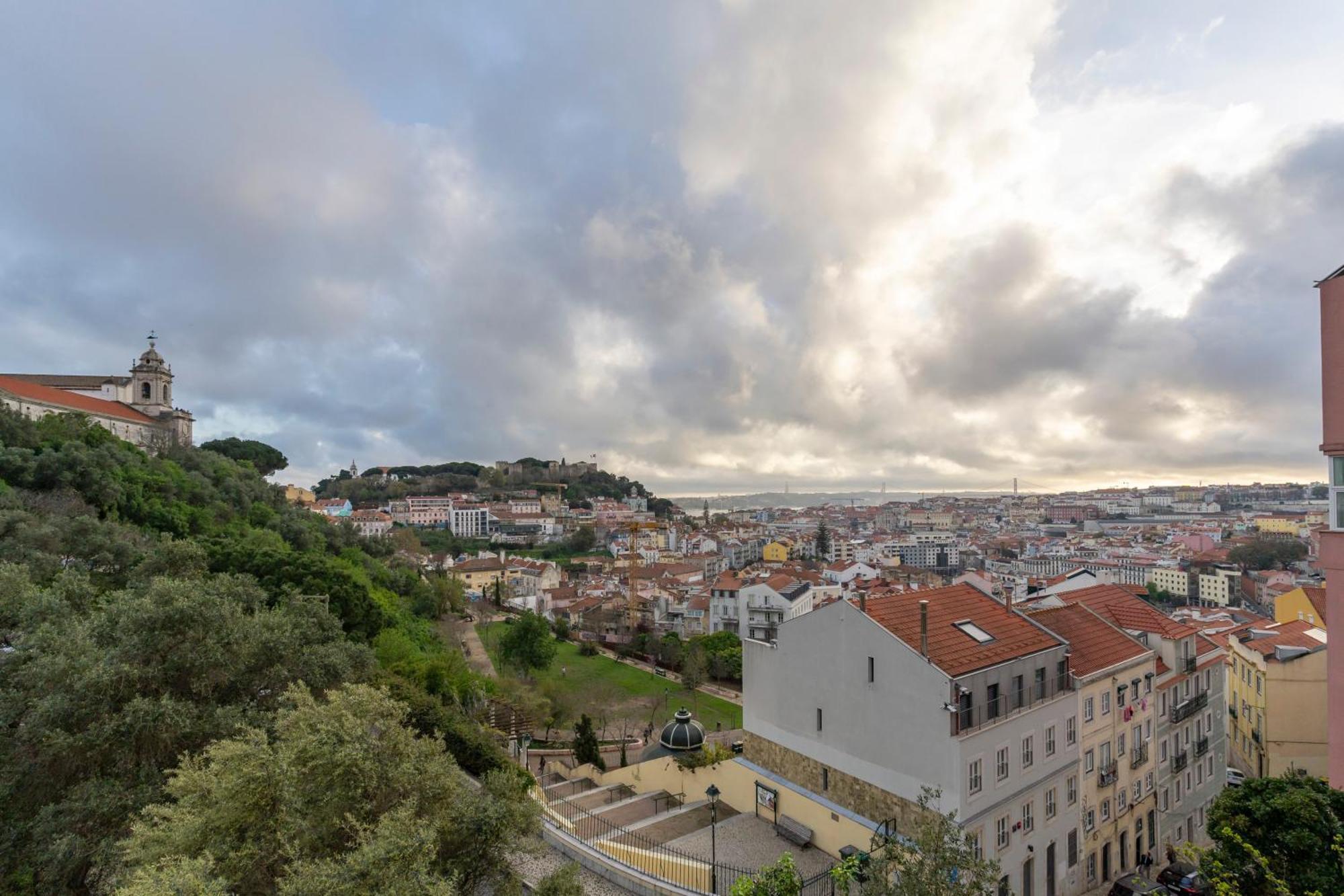 Magnificent Flat With Spectacular Views In Graca Lissabon